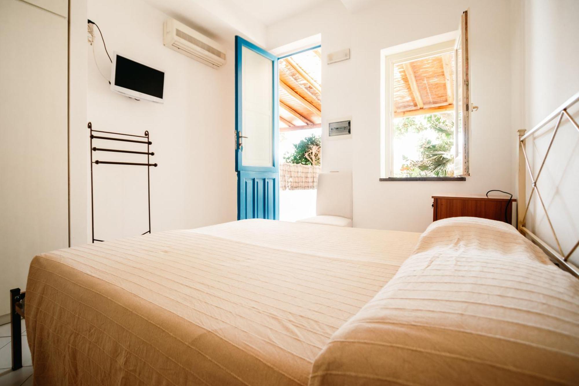 Hotel Residence La Villetta Canneto  Buitenkant foto